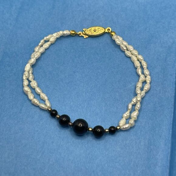 Vintage freshwater pearls and black onyx bracelet - Picture 2 of 8